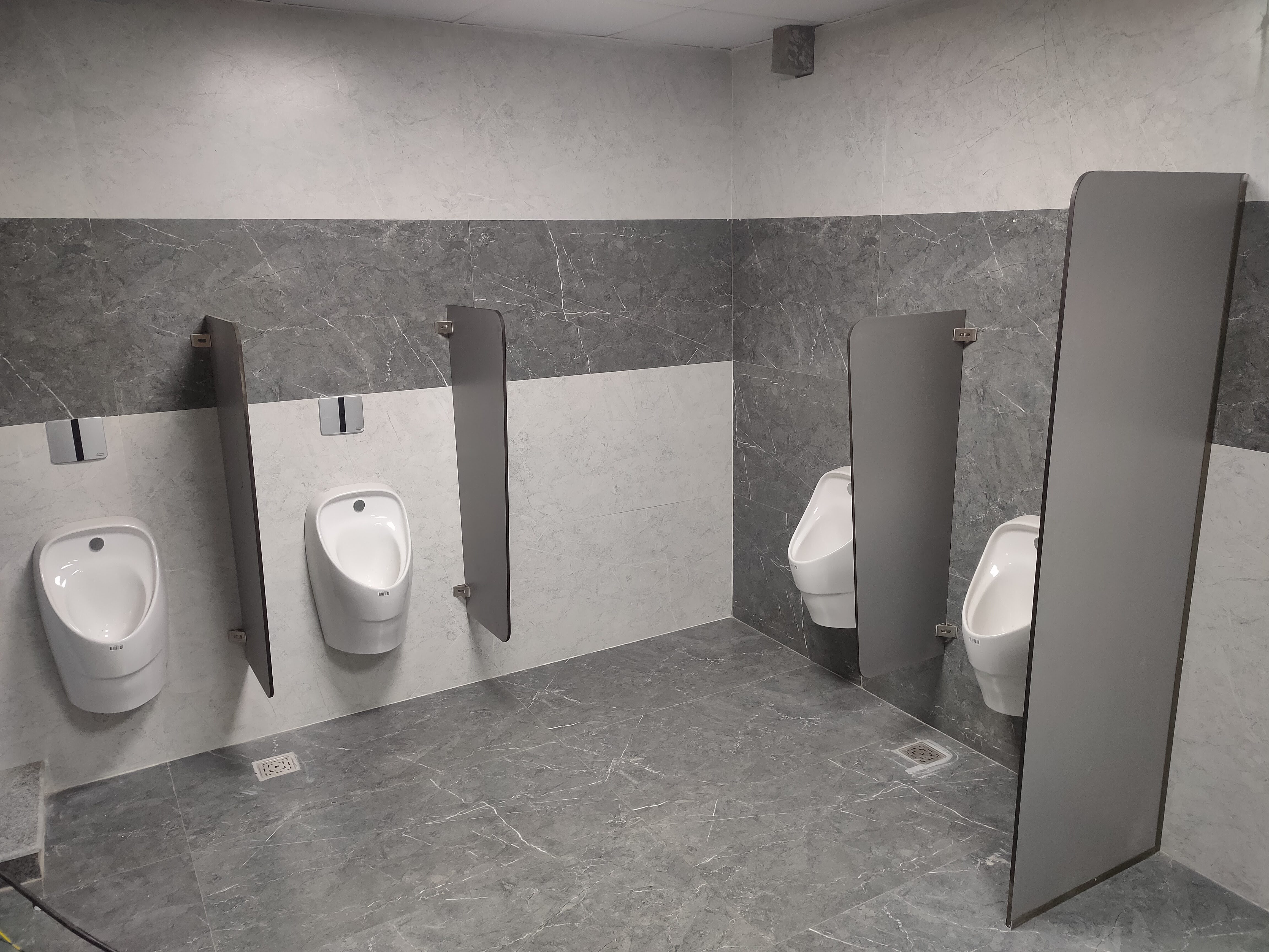 Modern Toilet Partitions in Guindy by HPR Venturess India Pvt Ltd